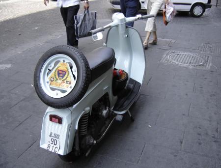 Scooter dans les rues de Naple t 2008